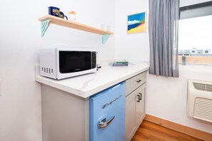 Rom – premium | Sengetøy av topp kvalitet, skrivebord og skrivebord for bærbar PC