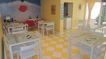 Petit déjeuner compris