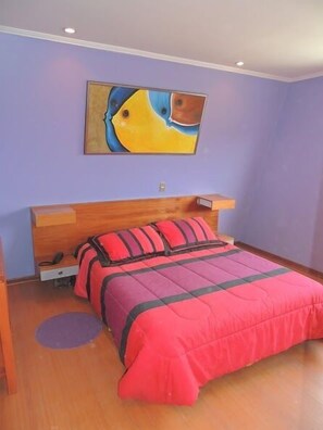 Double Room | Bathroom | Combined shower/bathtub, free toiletries, hair dryer