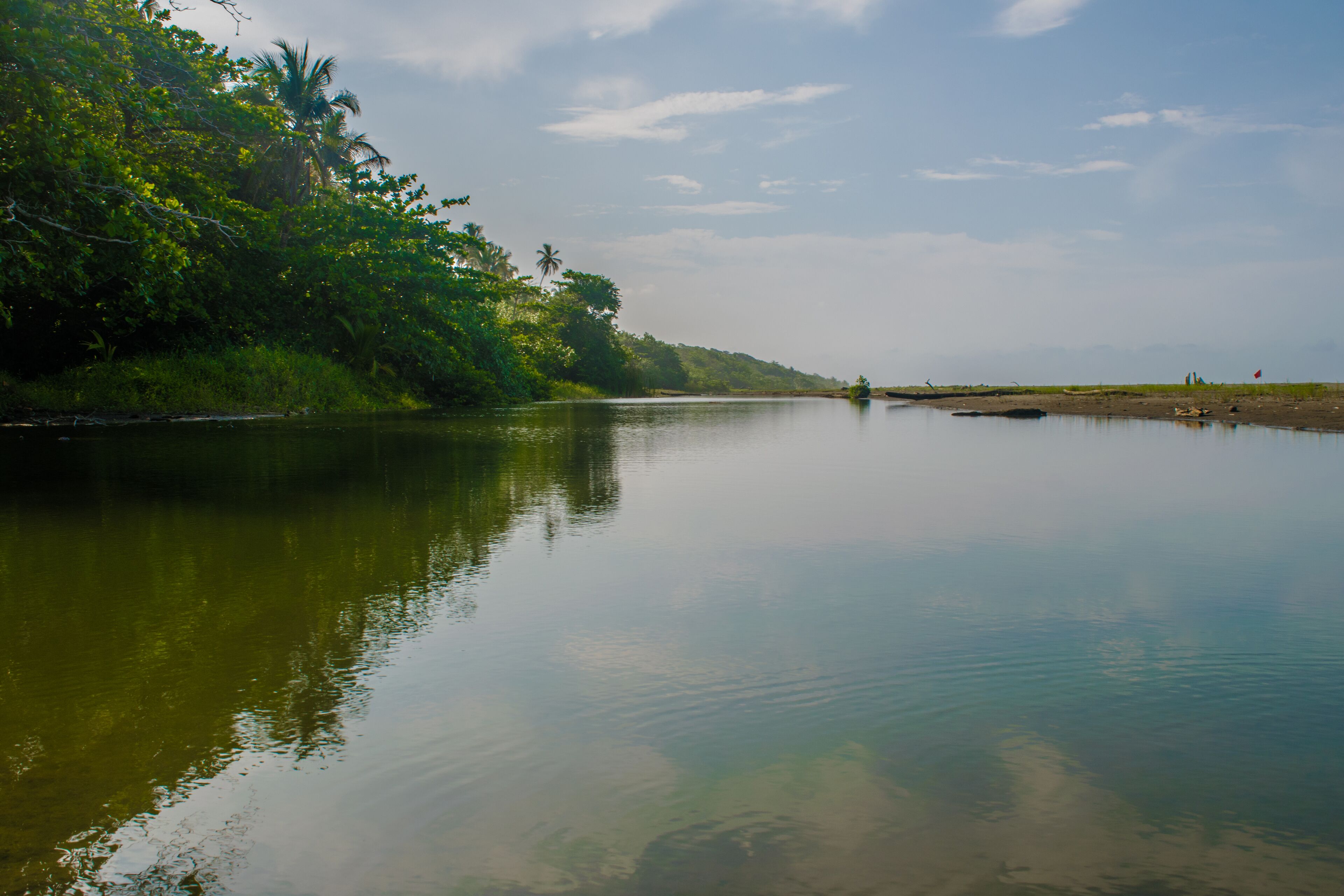 beach nearby, beach umbrellas, beach towels