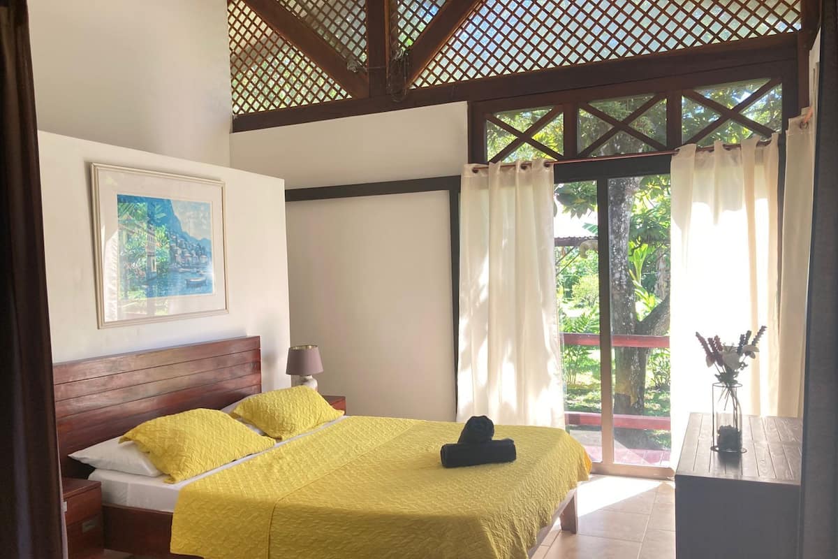 Bungalow Quadruple con cocina equipada | Couette en duvet d'oie, coffres-forts dans les chambres