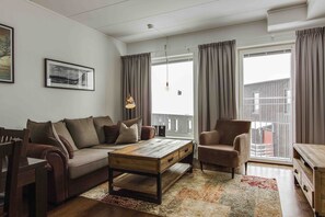 Mörkläggningsgardiner, ljudisolering och strykjärn/strykbräda