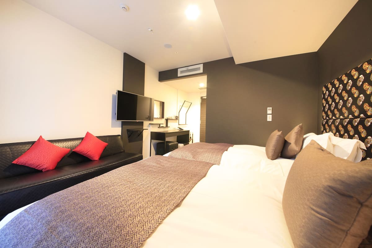 Premium bedding, blackout drapes, free WiFi, bed sheets