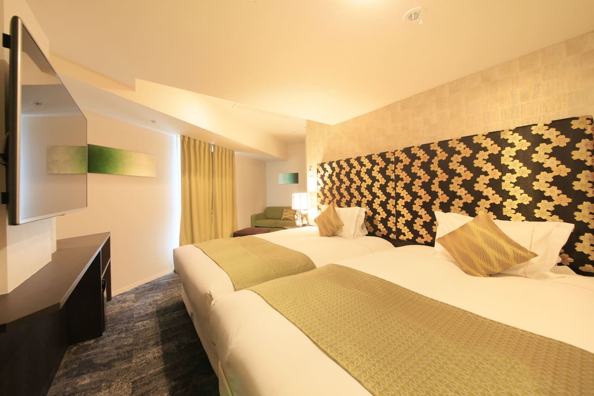 Premium bedding, blackout drapes, free WiFi, bed sheets