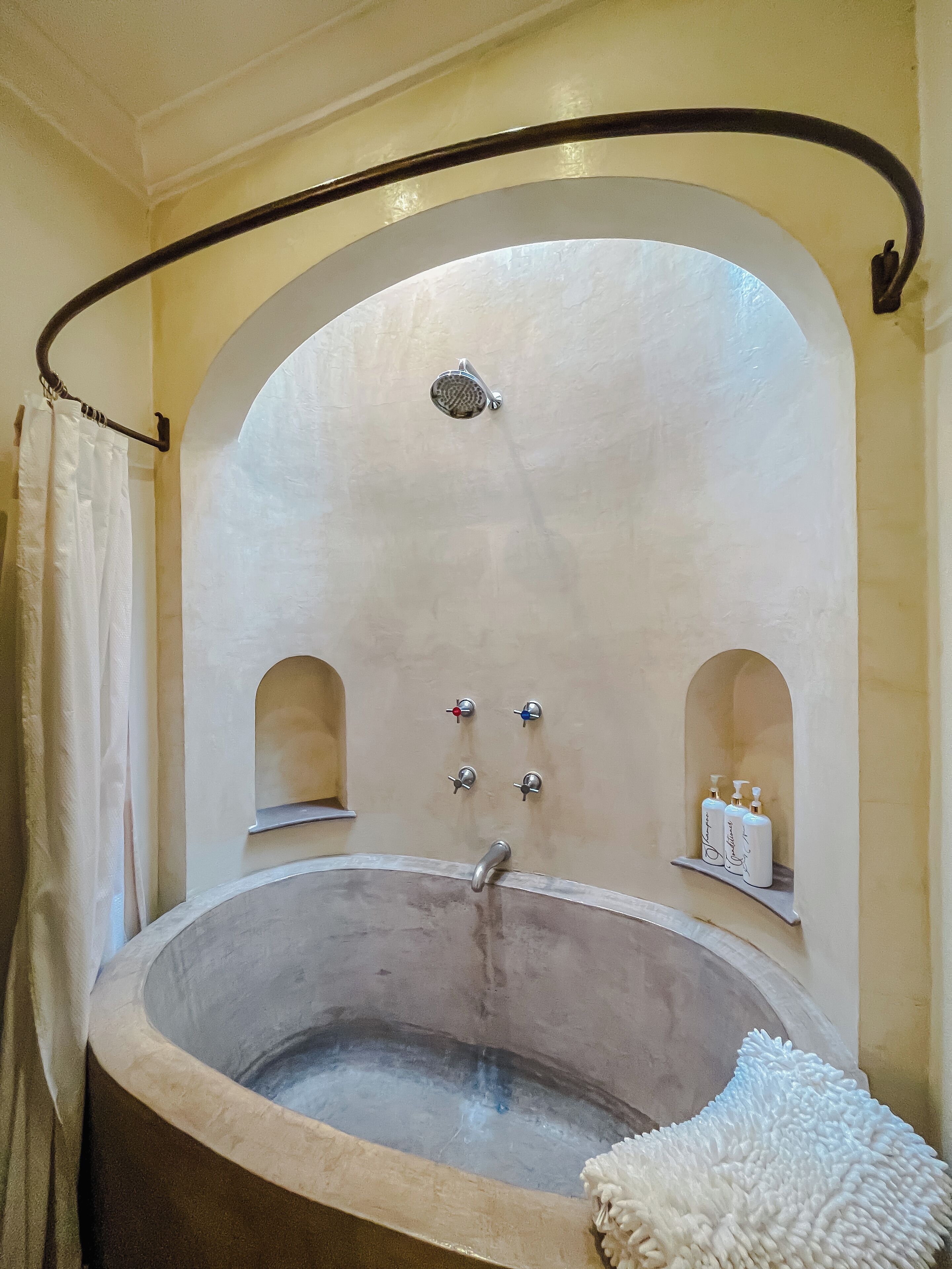 Junior Double Room, 1 King Bed | Bathroom