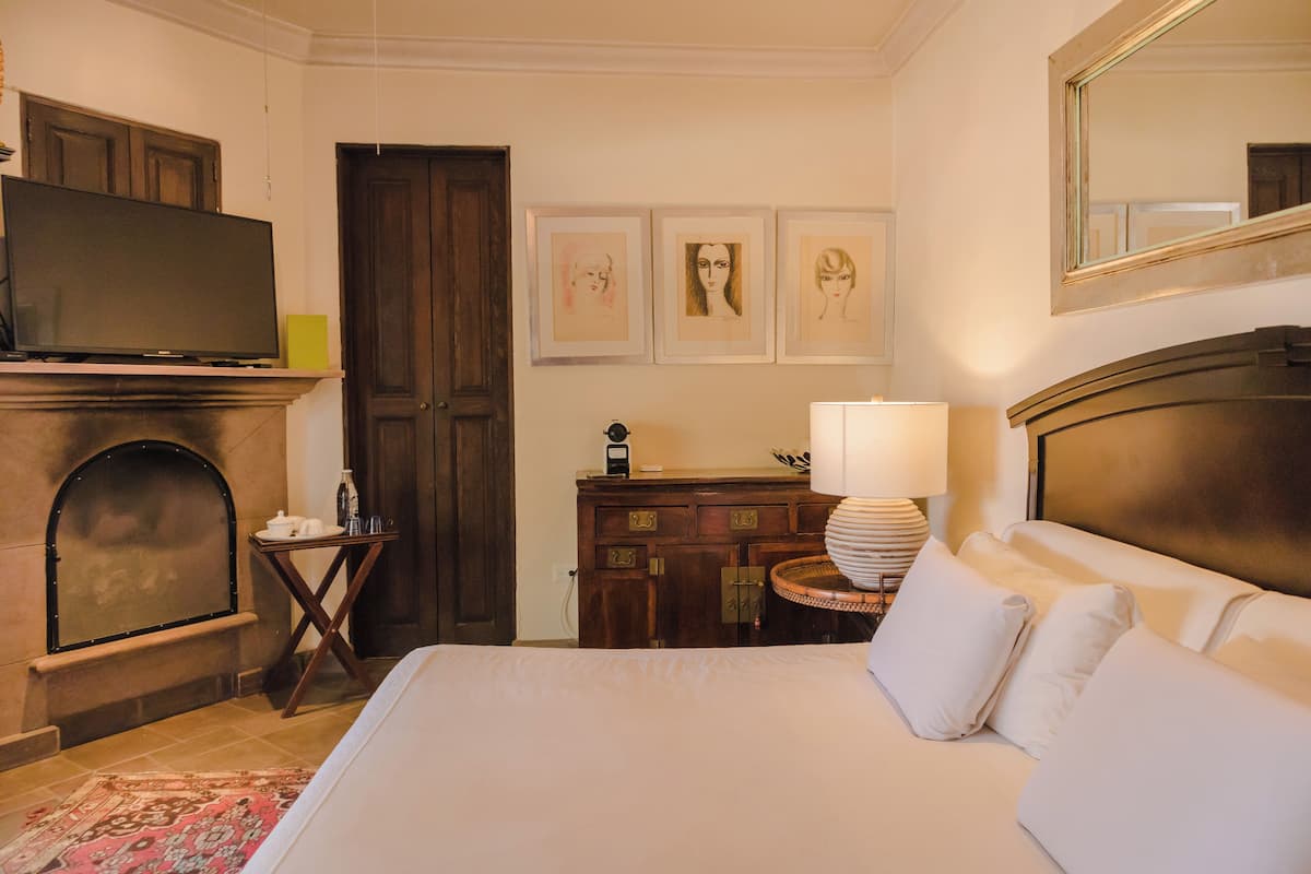 Junior Double Room, 1 King Bed | 1 bedroom, premium bedding, in-room safe, blackout drapes