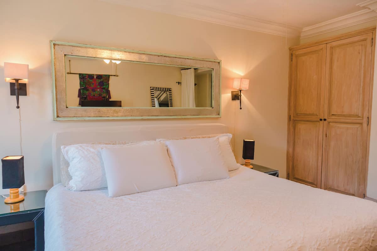 Junior Room, 1 King Bed (Rosa) | 1 bedroom, premium bedding, in-room safe, blackout drapes