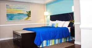 Rom – deluxe | Italienske Frette-laken, minibarvarer (inkludert) og safe på rommet