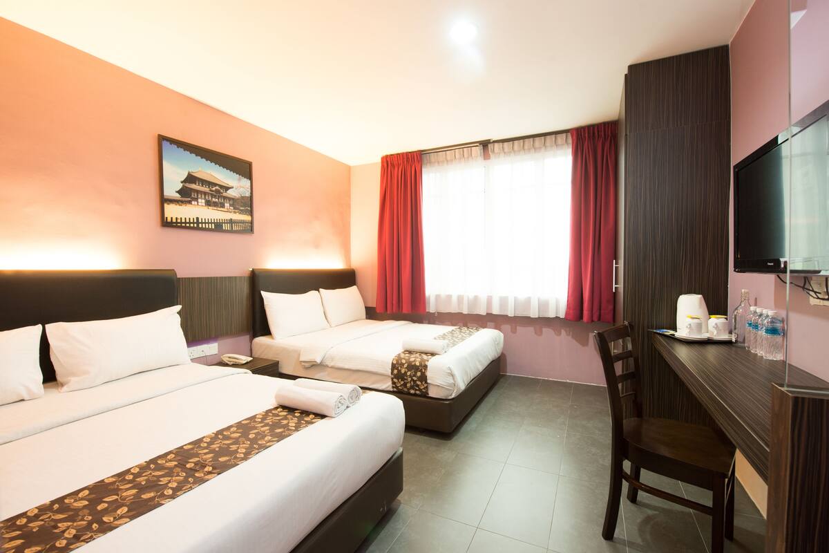 Family Quadruple Room, 2 Queen Beds