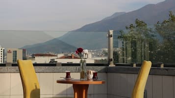 Habitación estándar con 1 cama matrimonial o 2 individuales | Terraza o patio