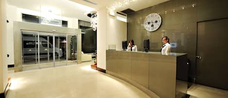 Check-in/check-out kiosk