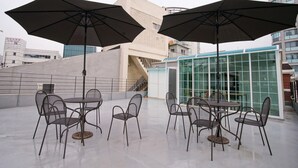 Terrace/patio - D.H Sinchon Guesthouse (Seoul)