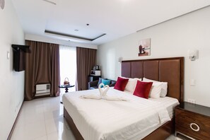 Deluxe Studio | In-room safe, blackout drapes, soundproofing, free WiFi - JMM Grand Suites (Manila)