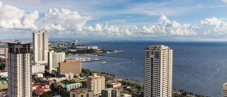 Televisión de pantalla plana de 40 pulgadas con canales por cable