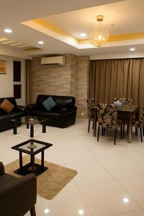 Apartamento família, 3 quartos | Terraço/pátio