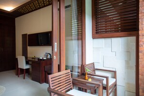 Super Deluxe Pool View | Terrace/patio - Awatara Boutique Resort Ubud (Ubud)