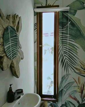 Indoor spa tub - Awatara Boutique Resort Ubud (Ubud)