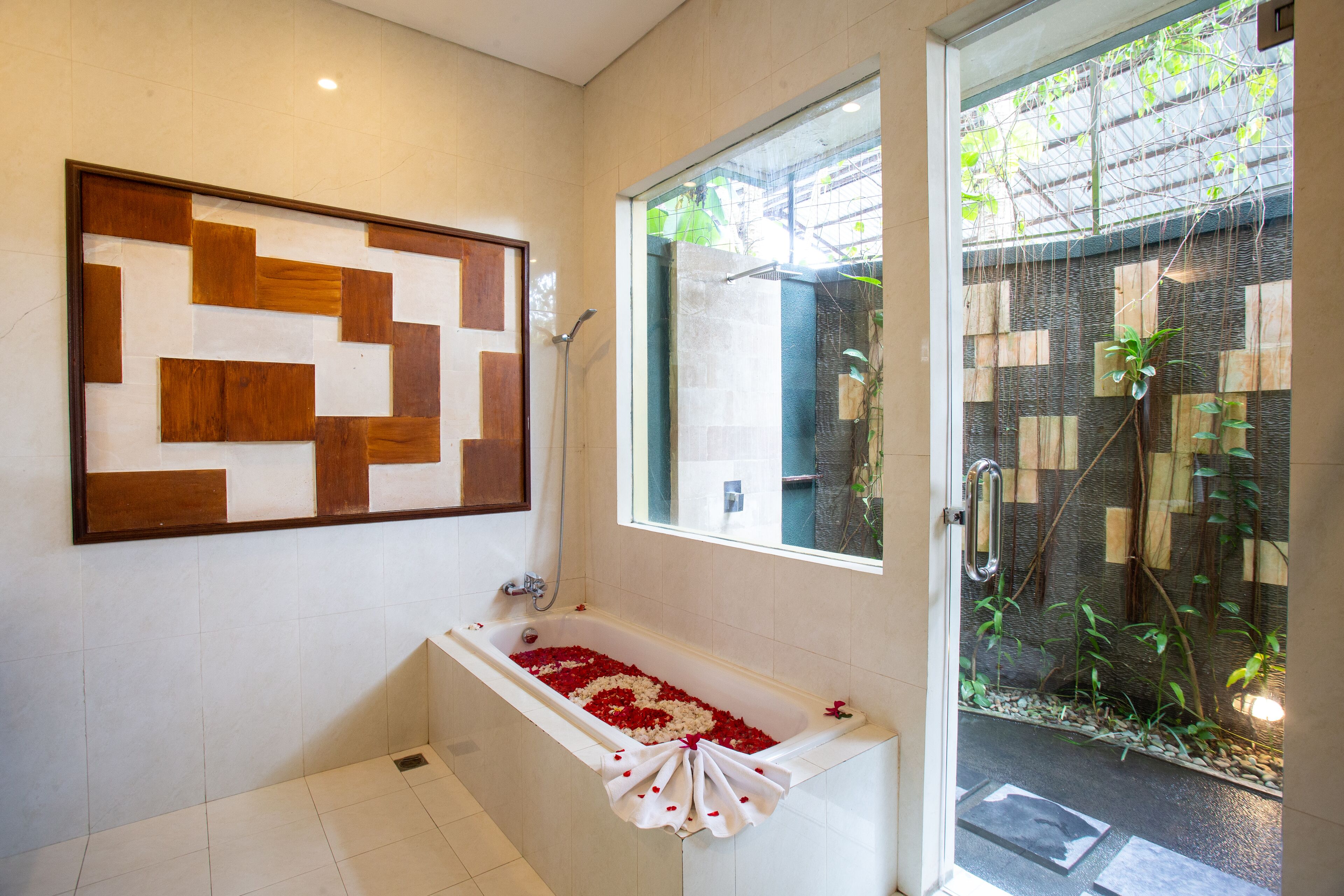 super deluxe pool view | bathroom | combined shower/bathtub, free toiletries, hair dryer, bathrobes
