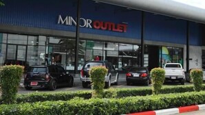 A Minor Outlet store with a modern facade and a parking lot with several cars. - Deluxe at Popular Condo (Pak Kret)