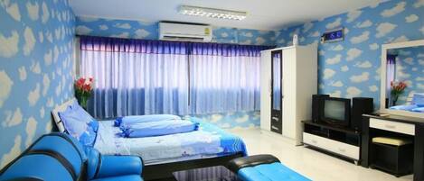 Deluxe Room | Hypo-allergenic bedding, desk, soundproofing, bed sheets