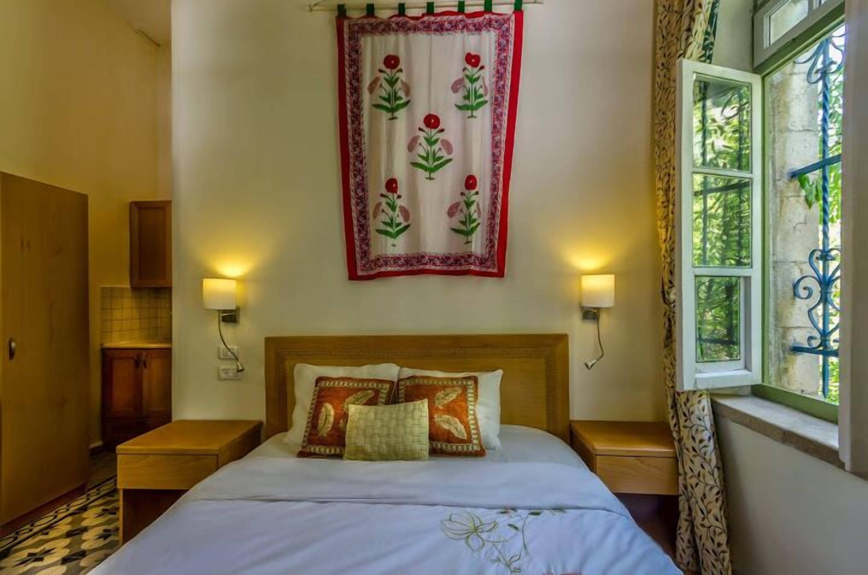 雙人房 | 高級寢具、迷你吧、客房內保險箱、布置獨特