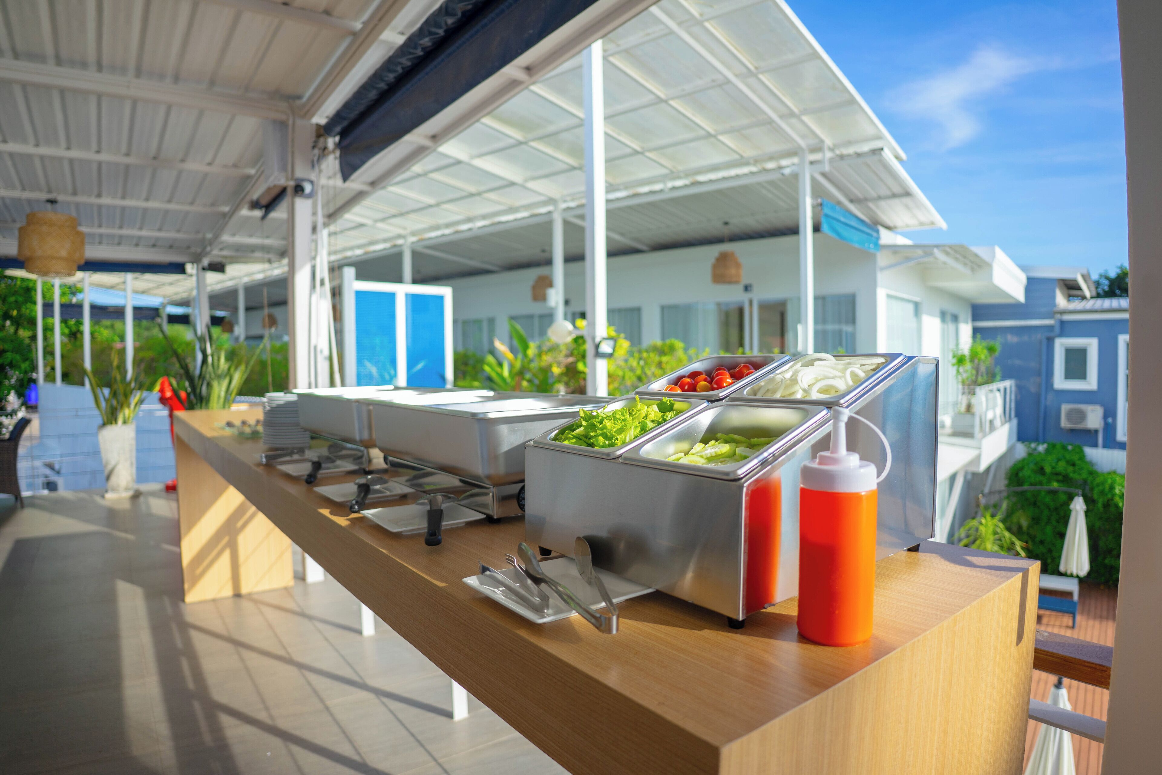 Se ofrece un desayuno continental (300 THB por persona)