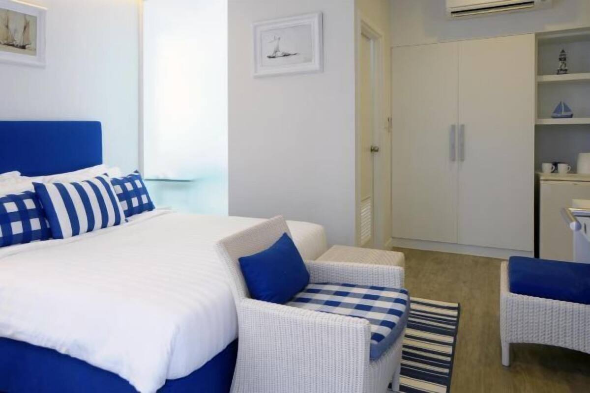 In-room safe, desk, laptop workspace, blackout curtains