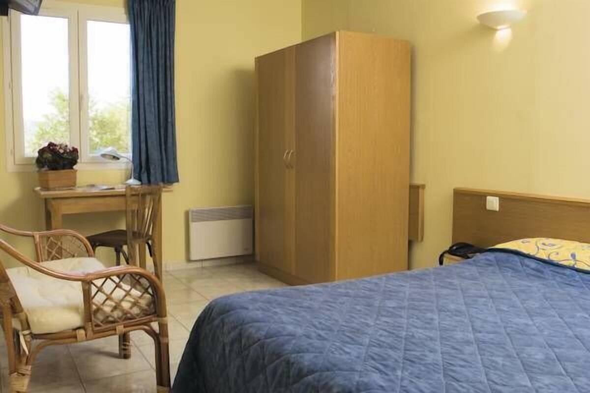 standard double room, private bathroom | soundproofing, free wifi