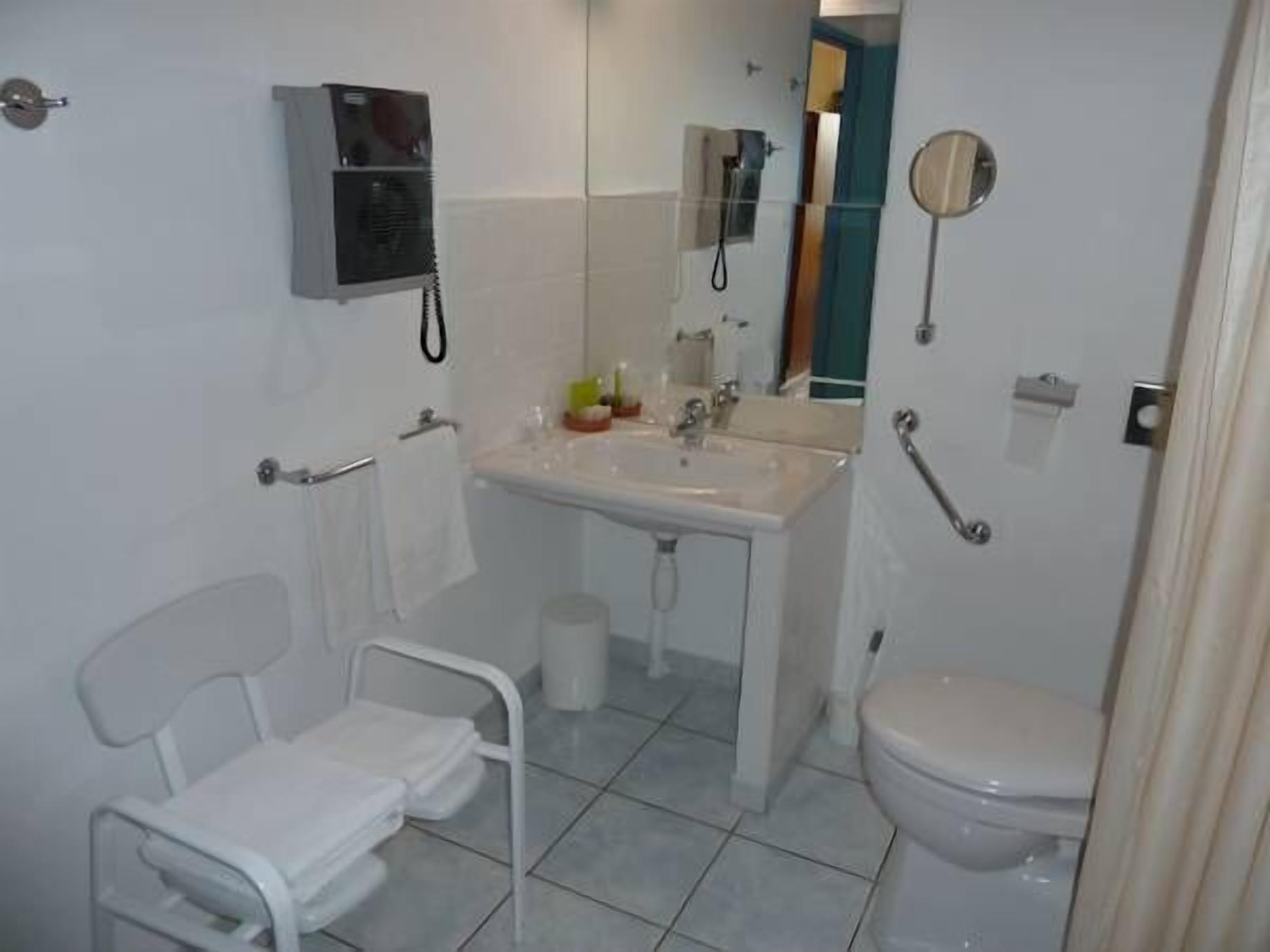 standard double room, private bathroom | soundproofing, free wifi