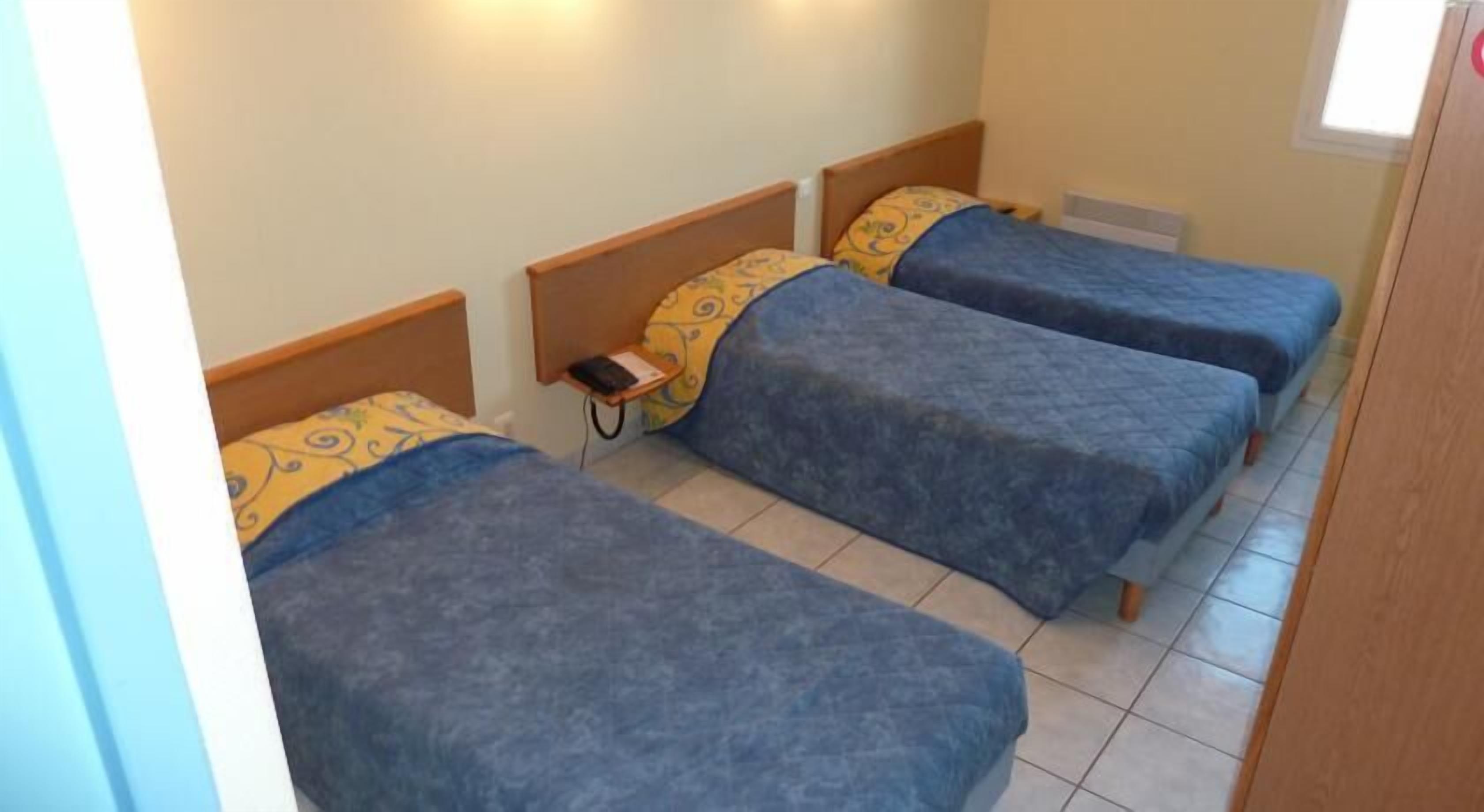 standard triple room, private bathroom | soundproofing, free wifi