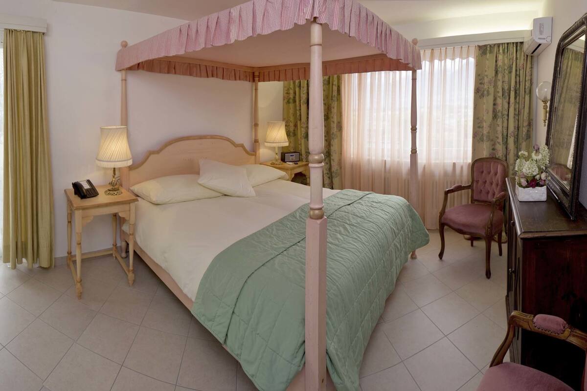 Suite, 1 chambre | Minibar, coffre-fort, bureau, lit de bébé (supplément)
