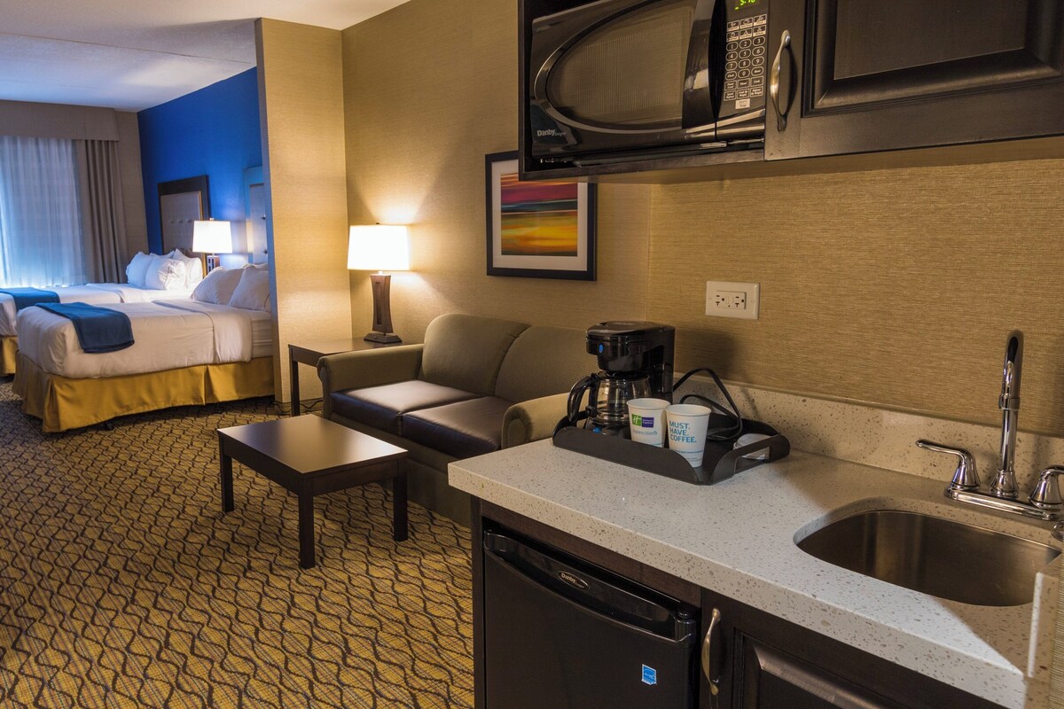 Suite, 2 Queen Beds | Desk, iron/ironing board, WiFi (free), bed sheets