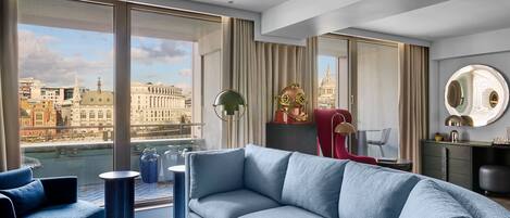 Riverview Balcony Suite | 高級寢具、迷你吧、房內夾萬、遮光窗簾/窗簾
