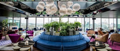 2 か所のバー / ラウンジ、屋上バー、カクテルバー