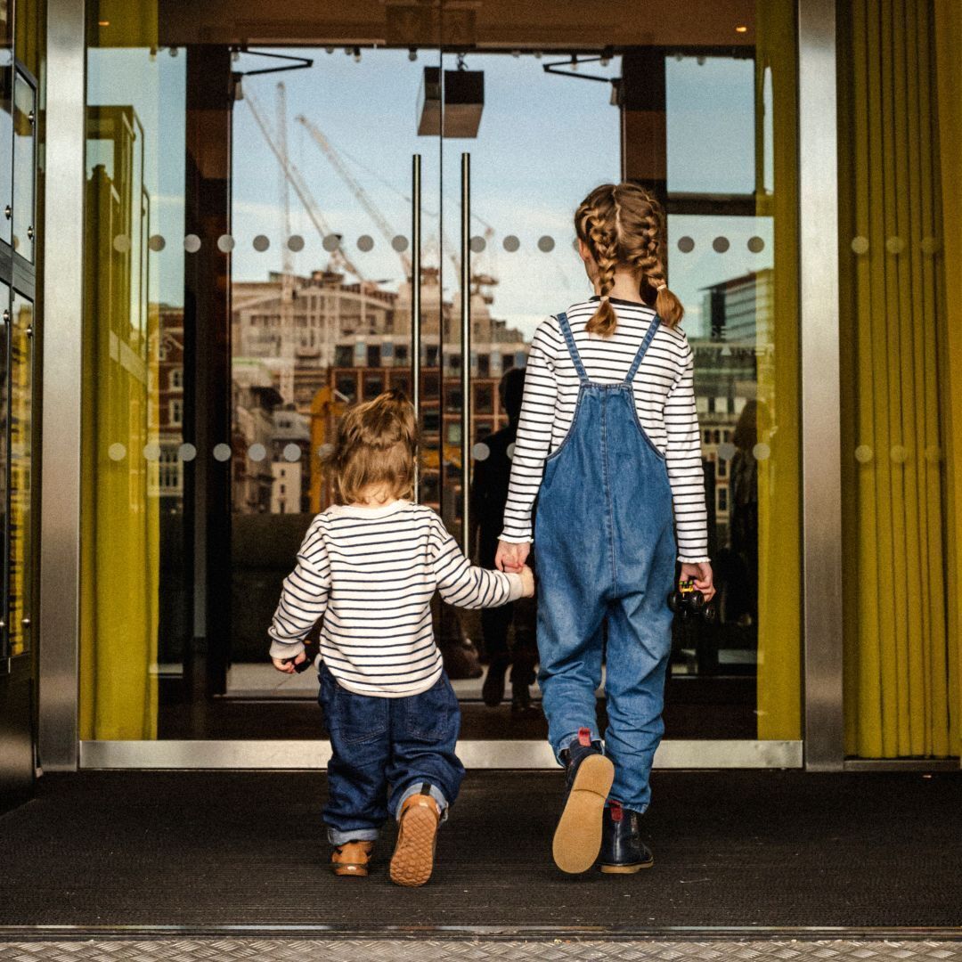 Petit déjeuner et déjeuner servis sur place, restauration en plein air 