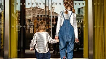 Petit déjeuner et déjeuner servis sur place, restauration en plein air
