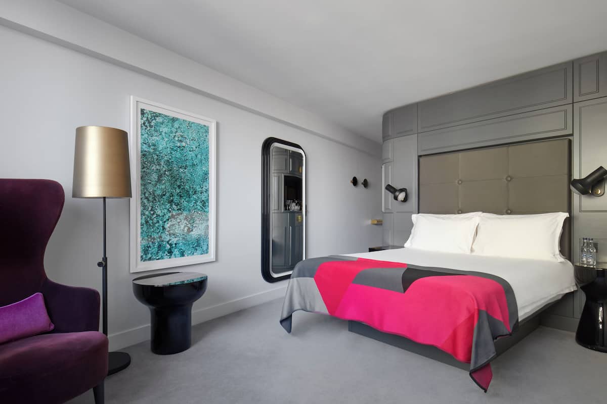 Standard Room, 1 Queen Bed
