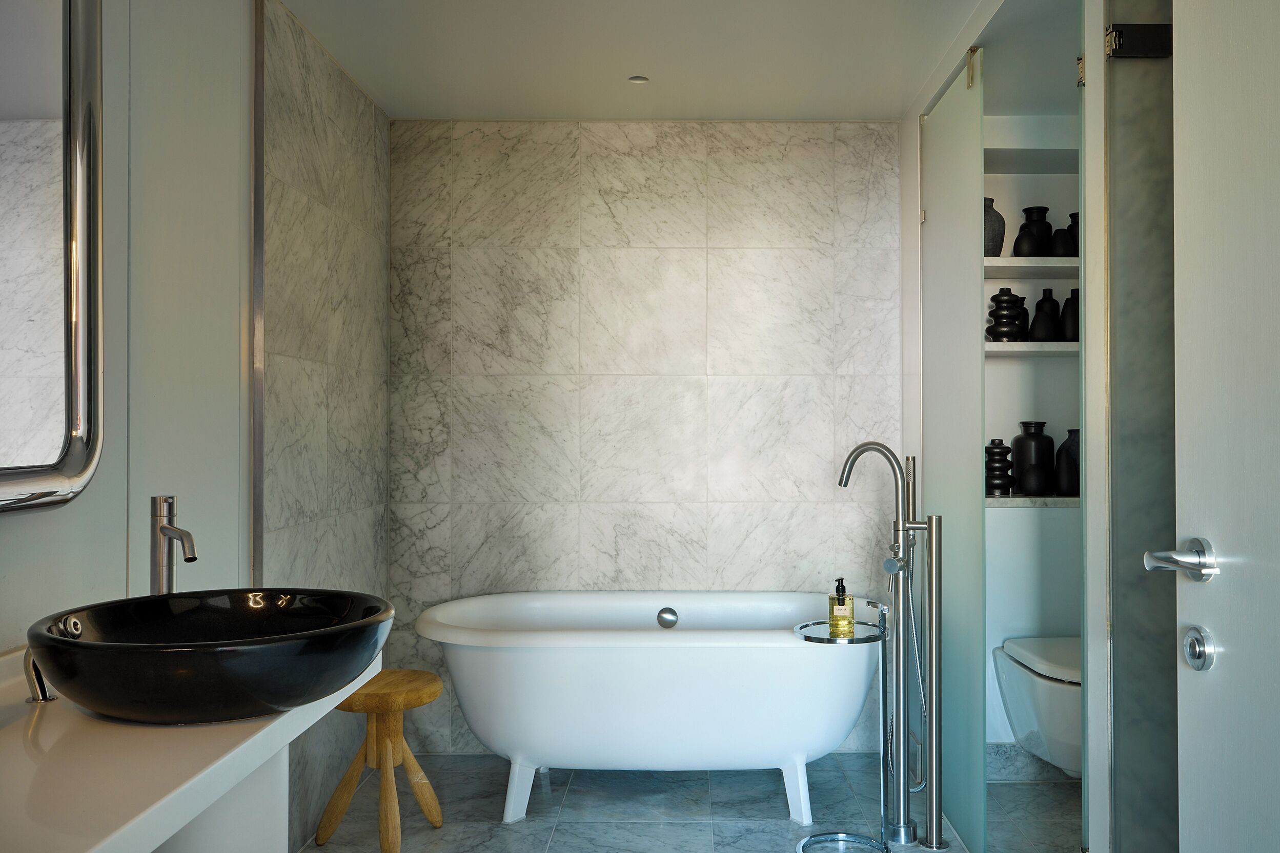 Articles de toilette de luxe, sèche-cheveux, peignoirs, chaussons