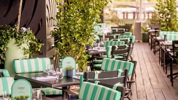 Breakfast, lunch, dinner served; British cuisine, al fresco dining