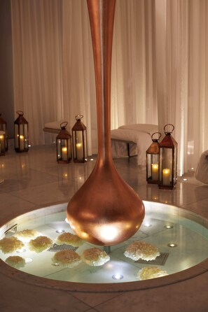 Couples treatment rooms, steam room, body treatments, aromatherapy