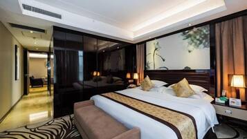 Minibar, in-room safe, alarm clocks