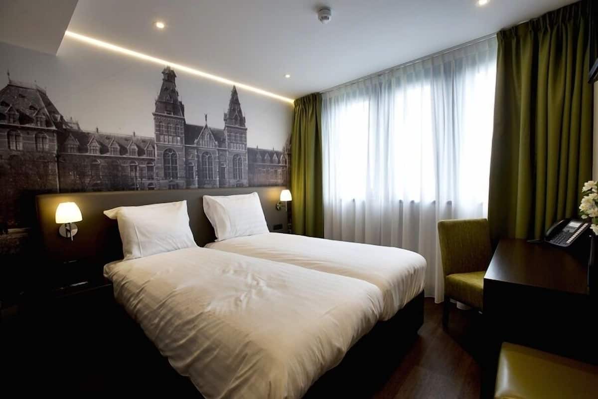 Caja de seguridad en la habitación, wifi gratis y ropa de cama