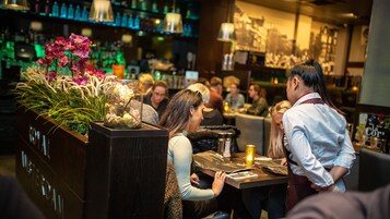 저녁 식사 제공, 지역 특선 요리