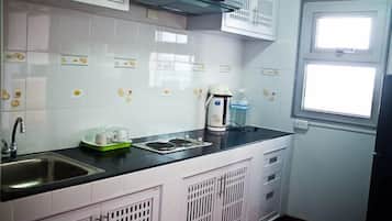 Suite | Private kitchen | Full-size fridge, microwave, stovetop, coffee/tea maker