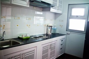 Suite | Private kitchen | Full-size fridge, microwave, stovetop, coffee/tea maker