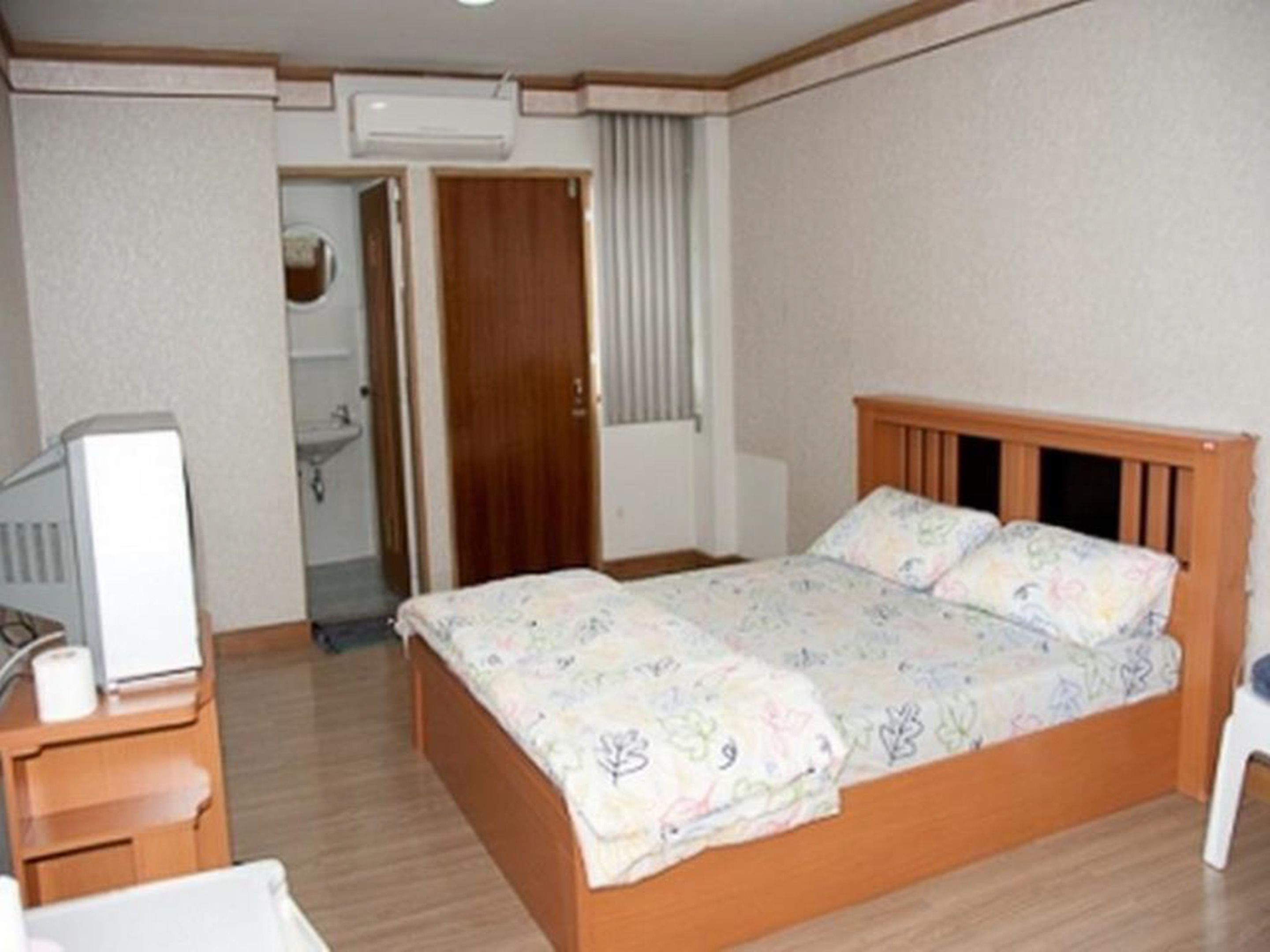 開放式客房, 1 間臥室 | 書桌