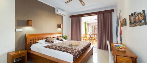 Caja de seguridad en la habitación, escritorio y cunas