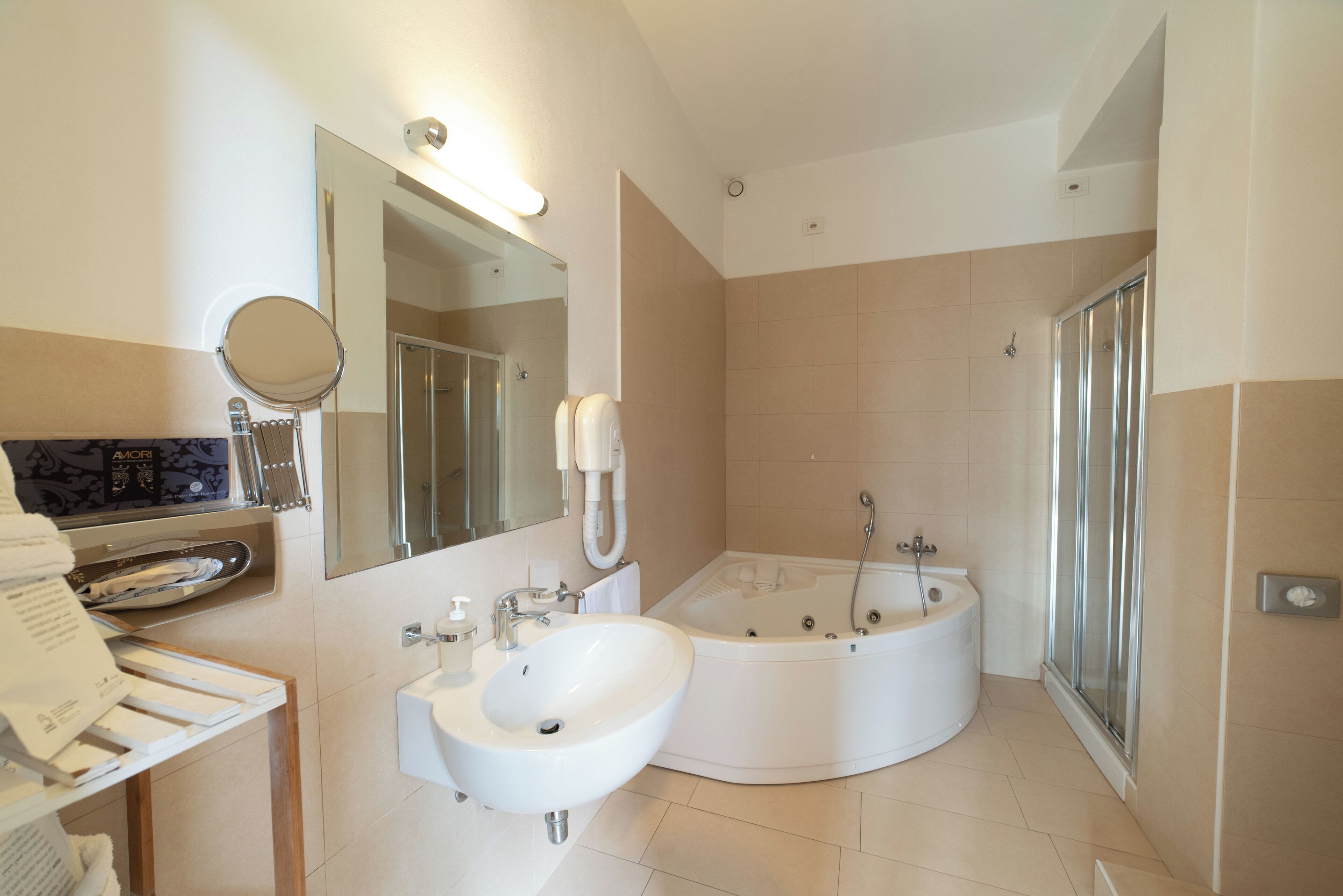 junior studio suite, jetted tub, garden view | bathroom | free toiletries, hair dryer, slippers, bidet