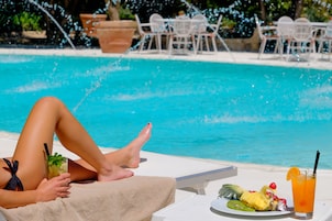 Outdoor pool, pool umbrellas, sun loungers