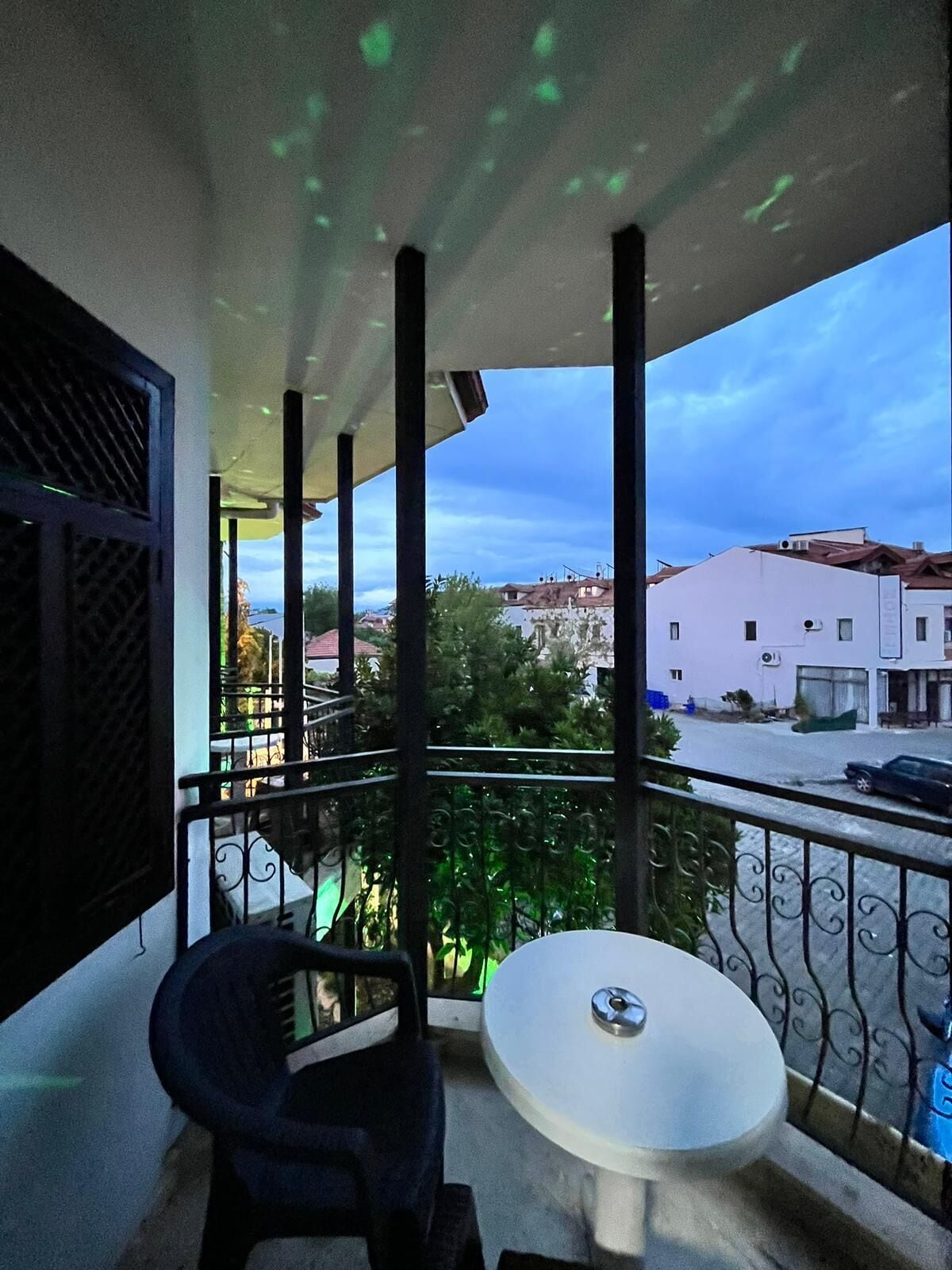 Comfort Room | Balkoni